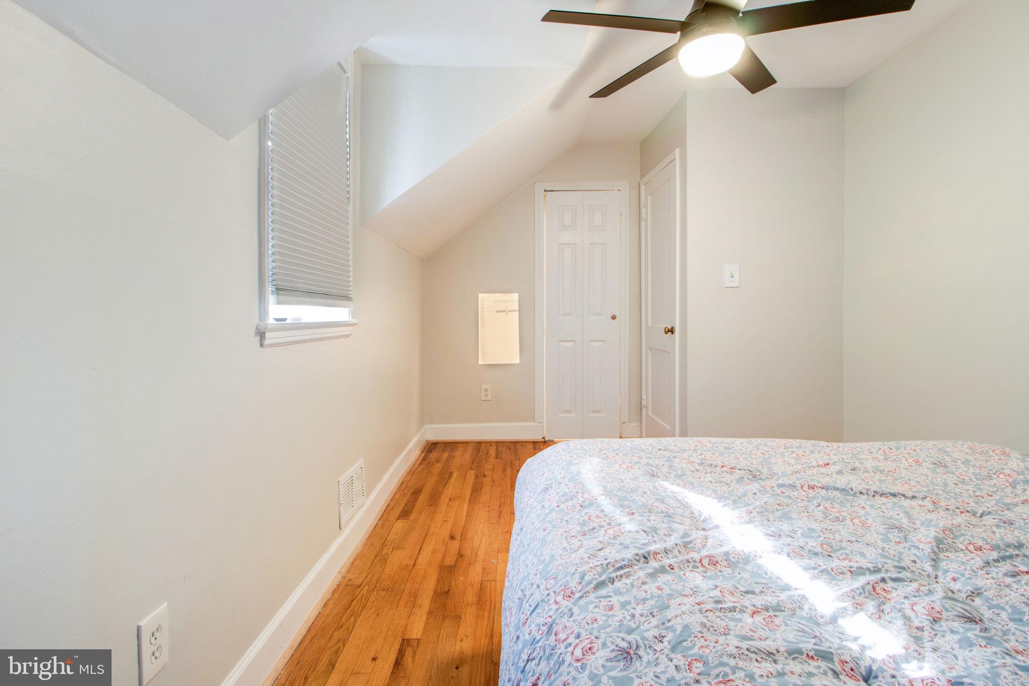1109 Carson St