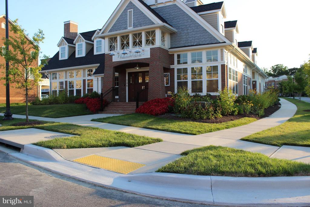 239 COMMUNITY CENTER AVE #239