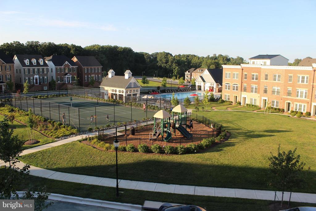 239 COMMUNITY CENTER AVE #239