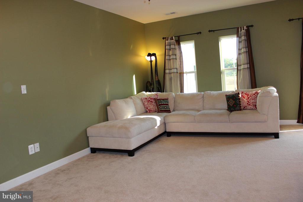 239 COMMUNITY CENTER AVE #239