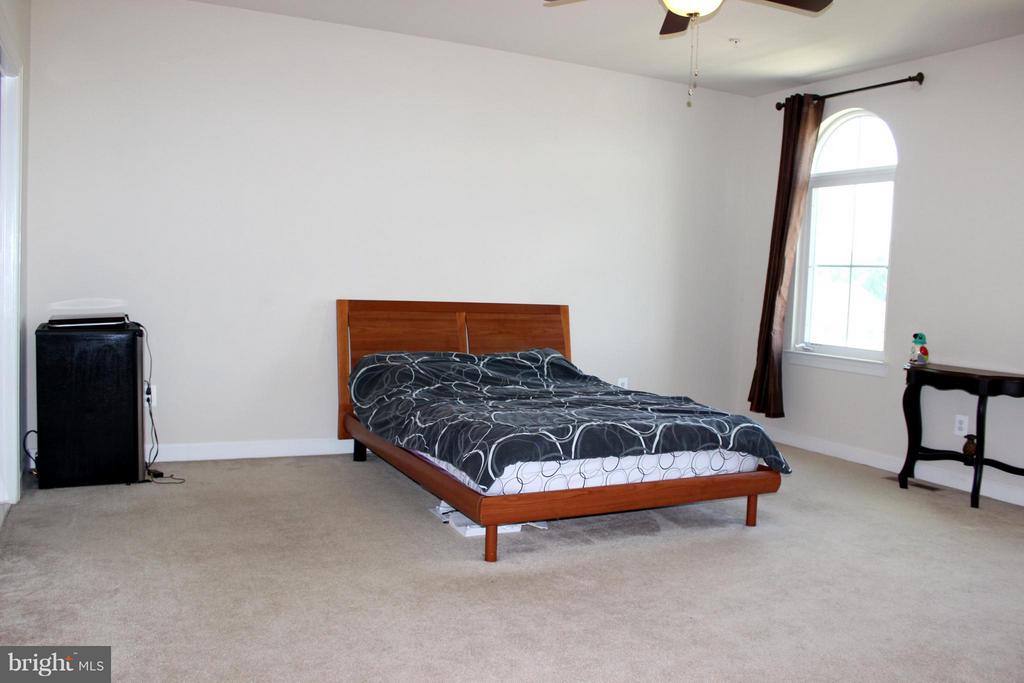 239 COMMUNITY CENTER AVE #239