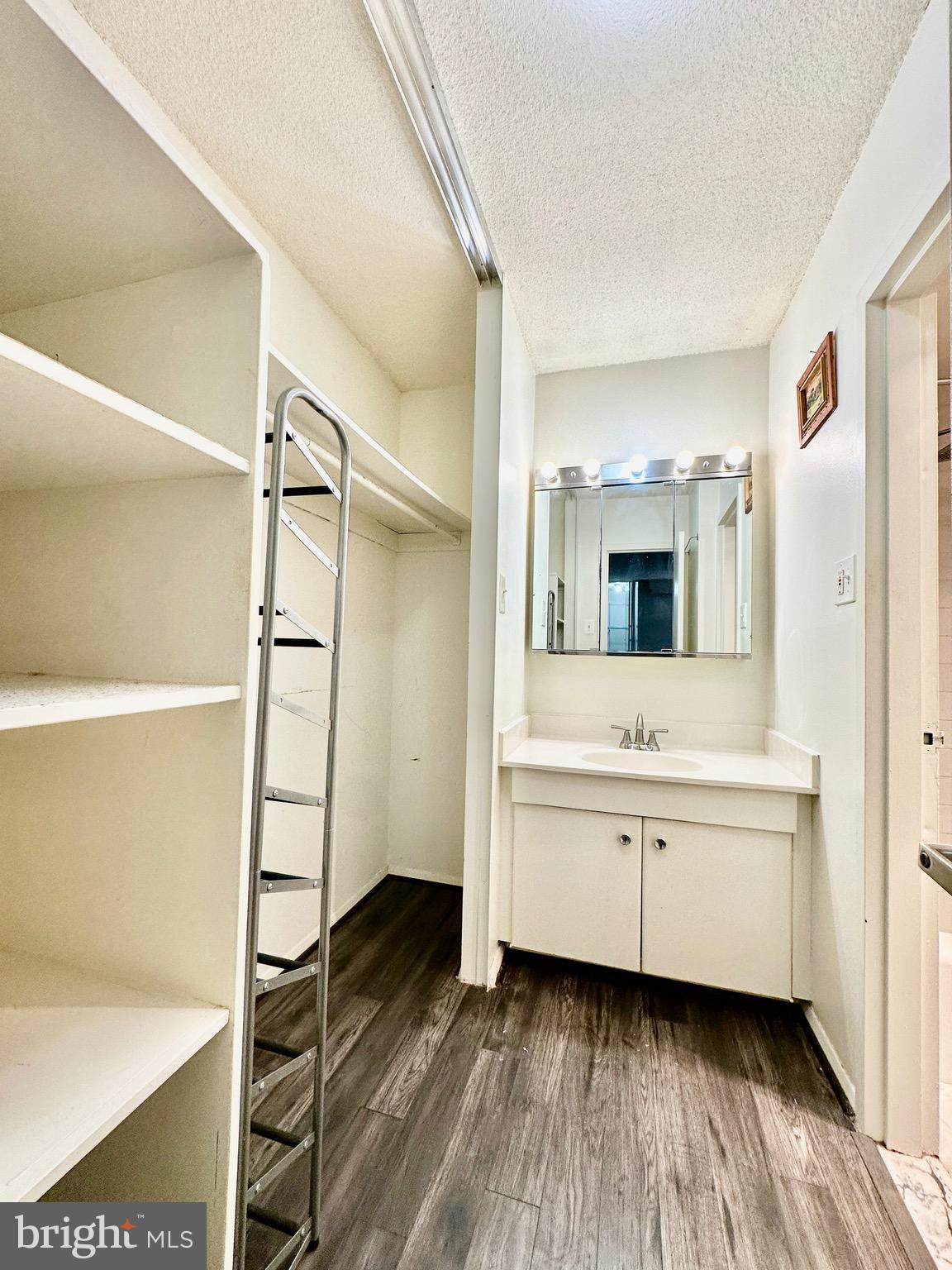 4515 Willard Ave #1915s