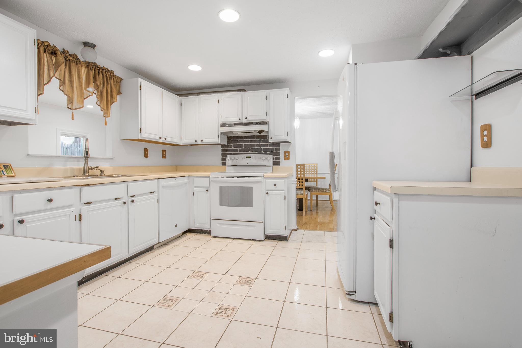 18305 SWAN STREAM DR