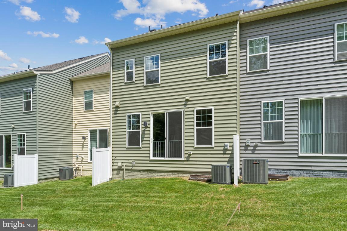 10158 Kings Grove Way