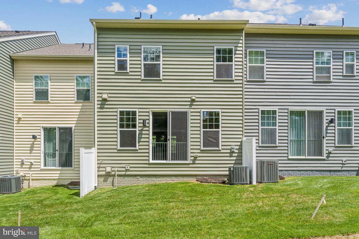 10158 Kings Grove Way