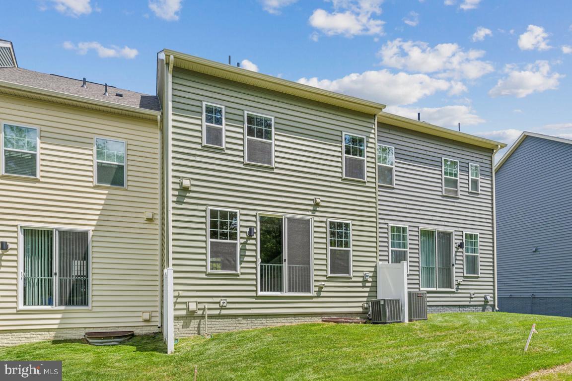 10158 Kings Grove Way