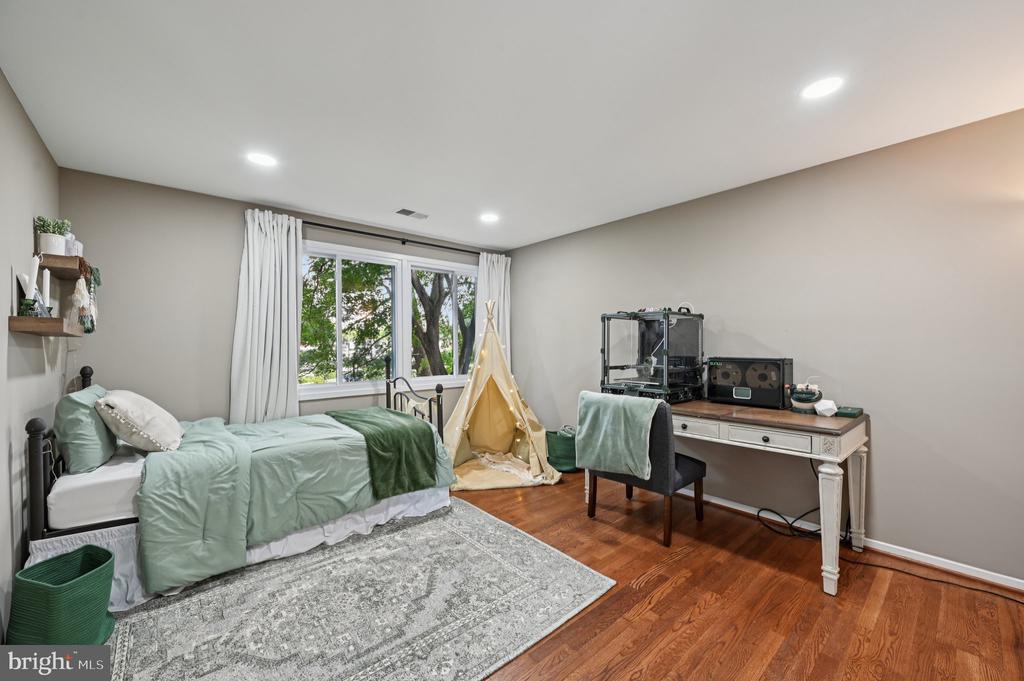 19120 Roman Way