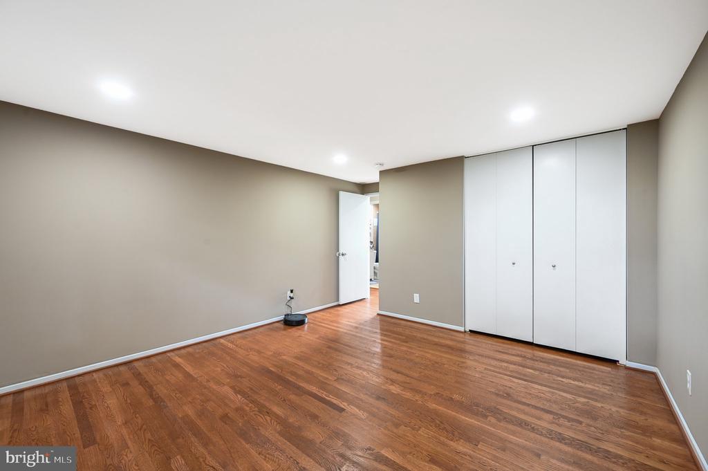 19120 Roman Way