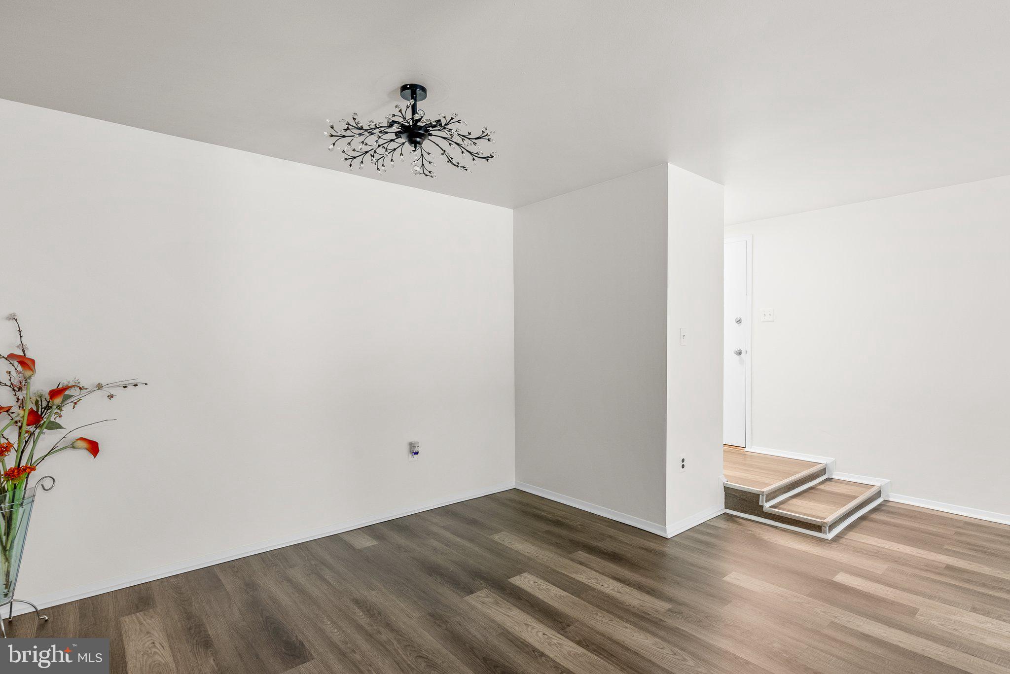 435 CHRISTOPHER AVENUE 23