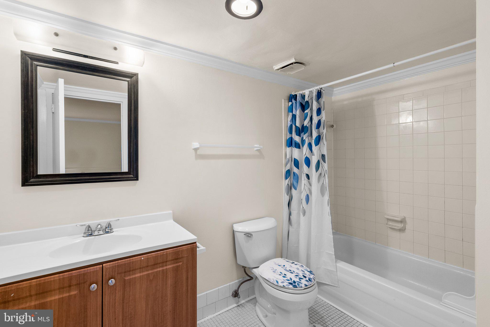 435 CHRISTOPHER AVENUE 23