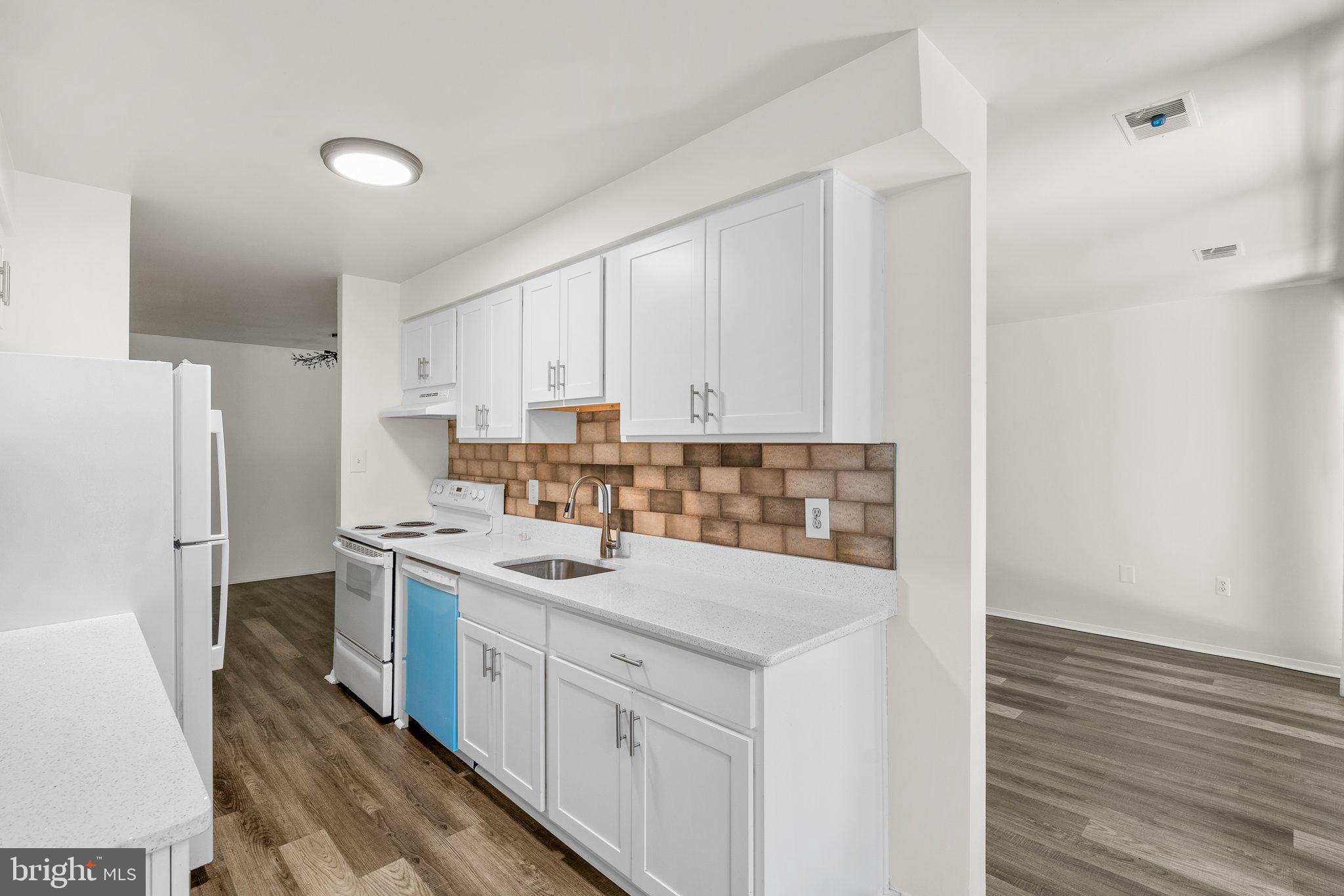 435 CHRISTOPHER AVENUE 23