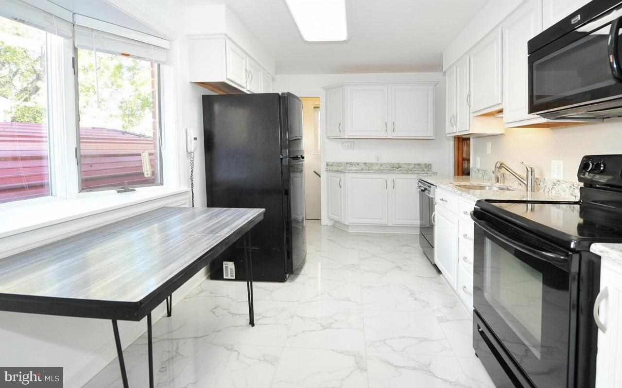 8103 KENNEWICK AVENUE