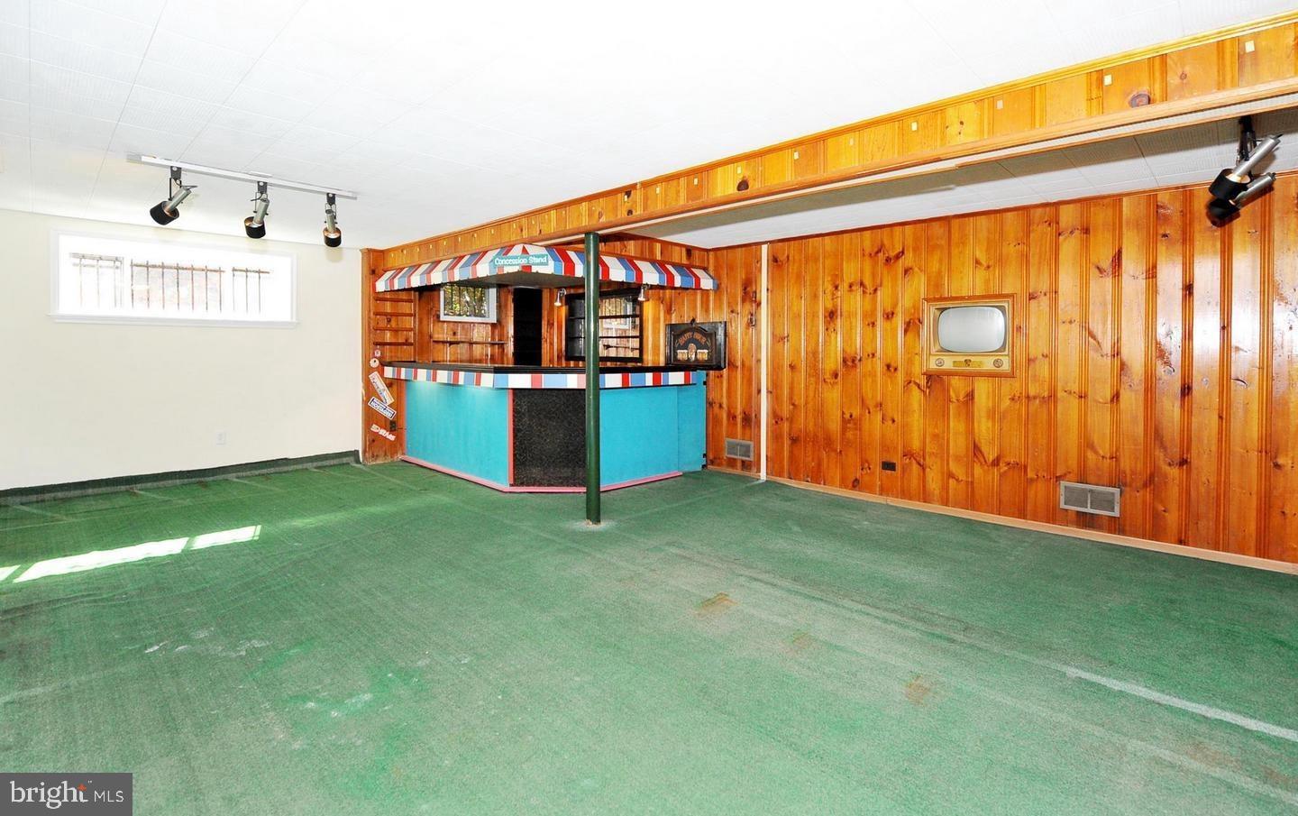 8103 KENNEWICK AVENUE