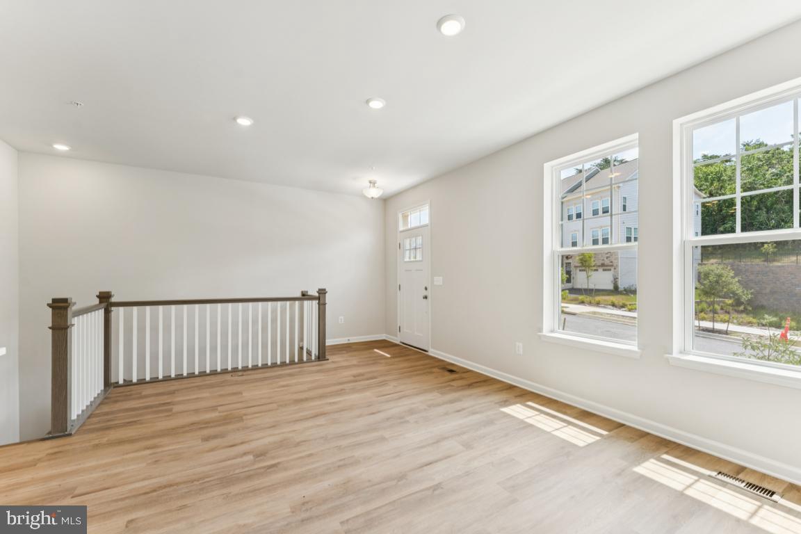 10173 KINGS GROVE WAY