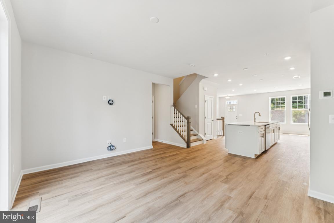 10173 KINGS GROVE WAY