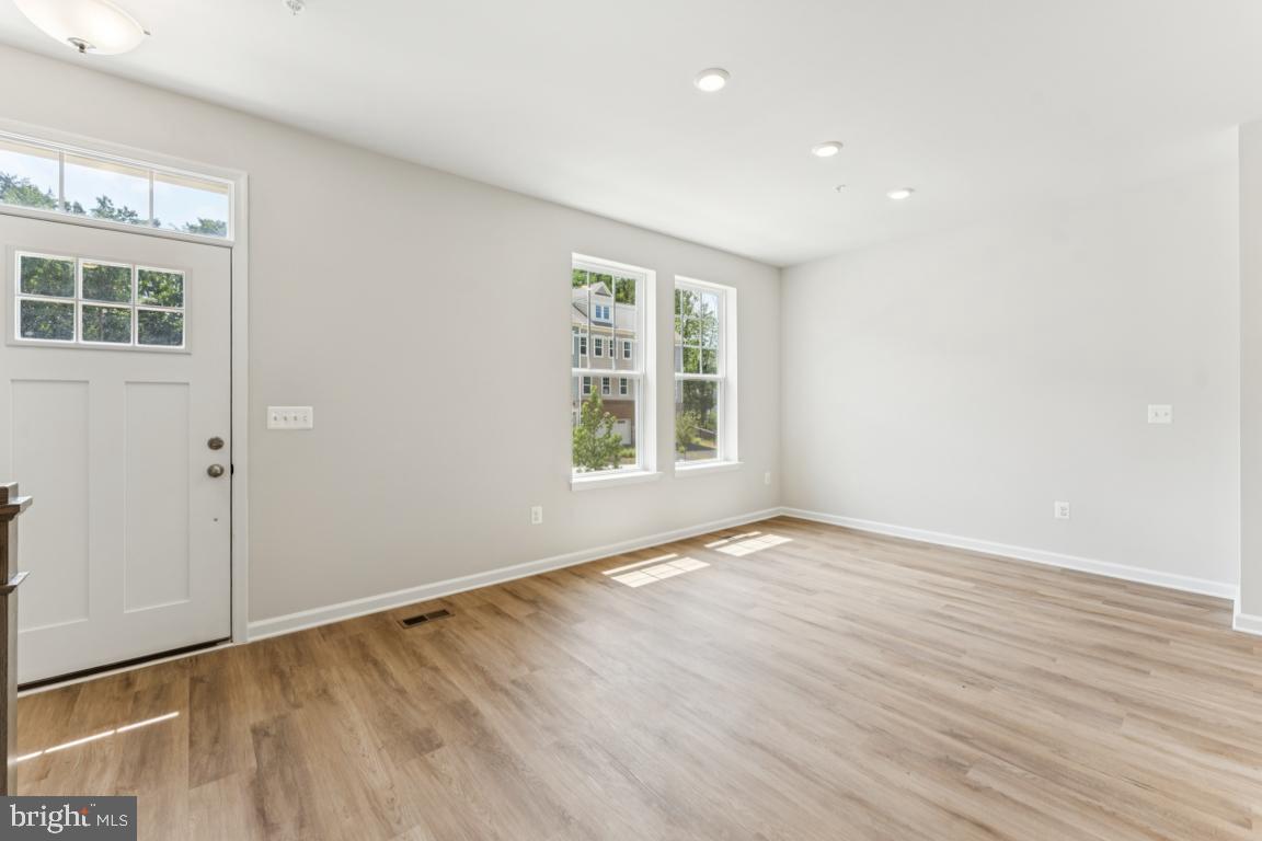 10173 KINGS GROVE WAY