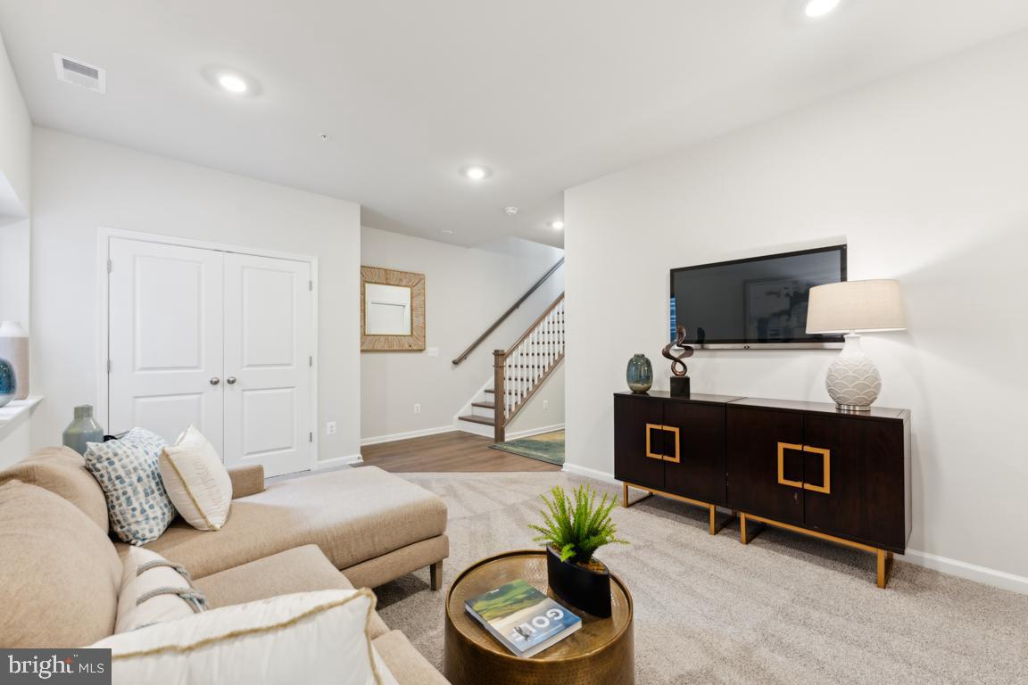 10178 KINGS GROVE WAY