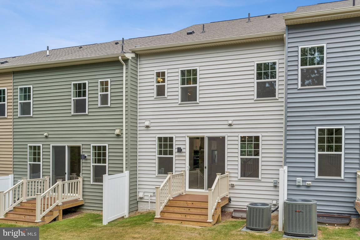 10178 KINGS GROVE WAY