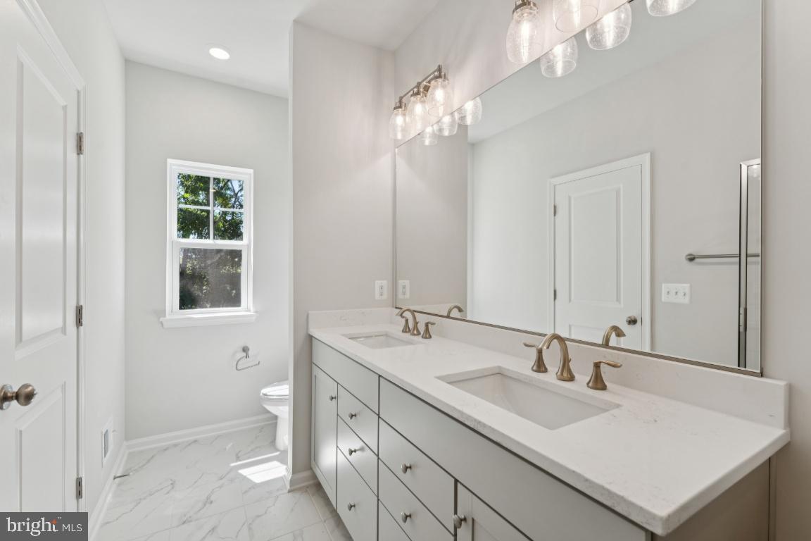 10184 KINGS GROVE WAY