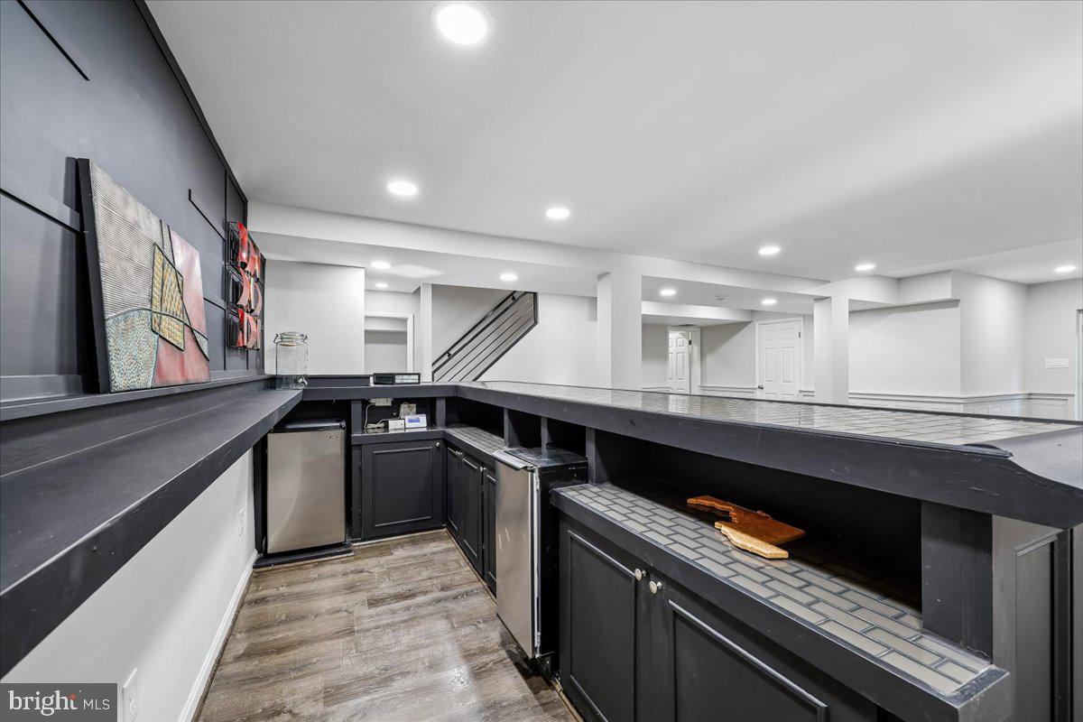 6 CRESTVIEW COURT