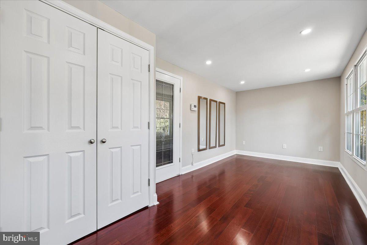 6 CRESTVIEW COURT
