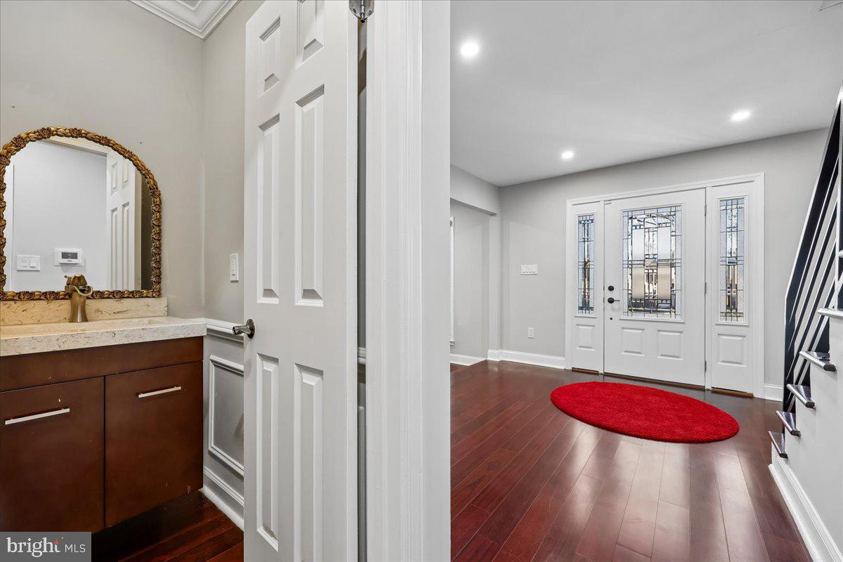 6 CRESTVIEW COURT