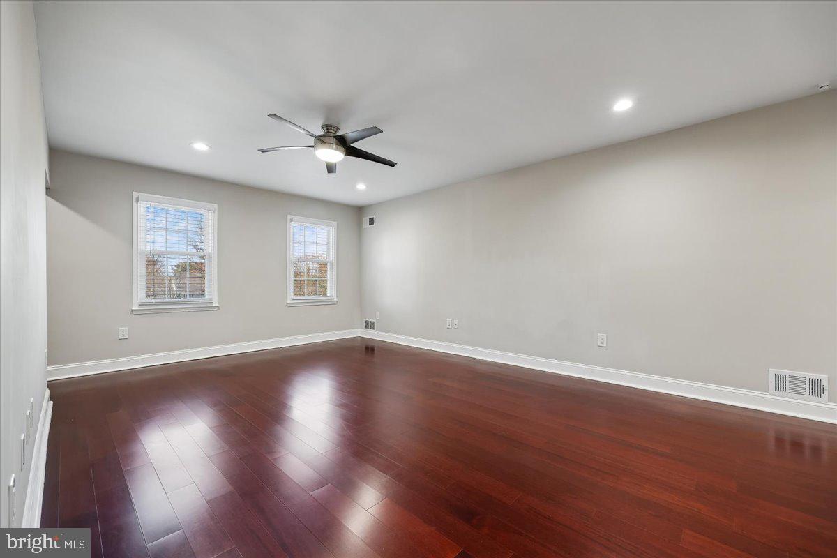 6 CRESTVIEW COURT