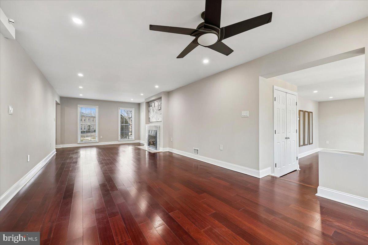 6 CRESTVIEW COURT