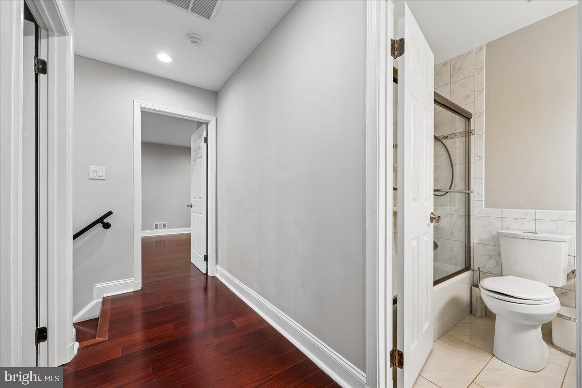 6 CRESTVIEW COURT