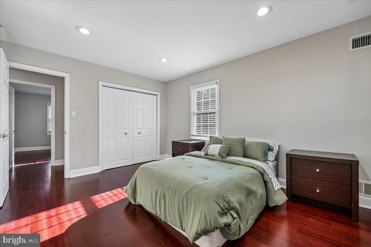 6 CRESTVIEW COURT