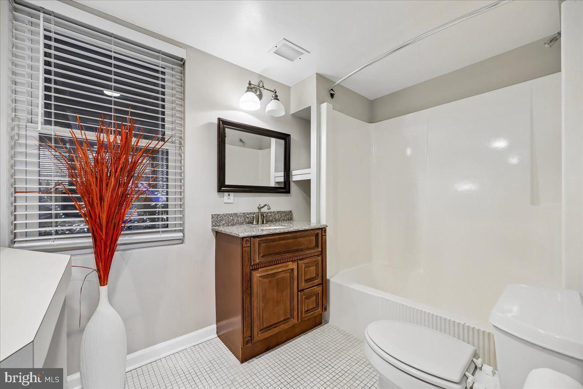 6 CRESTVIEW COURT