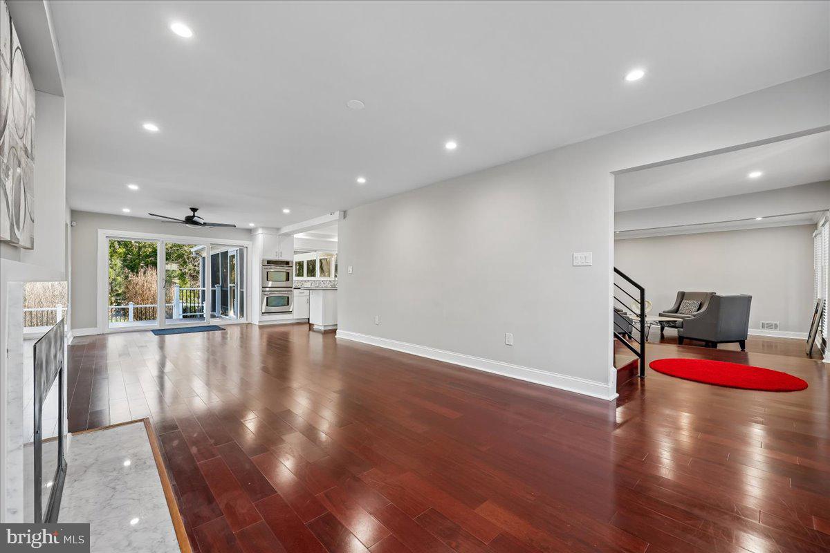 6 CRESTVIEW COURT
