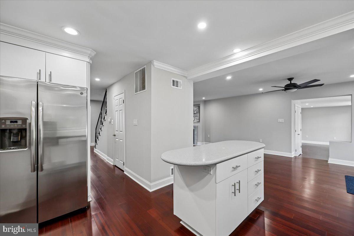 6 CRESTVIEW COURT