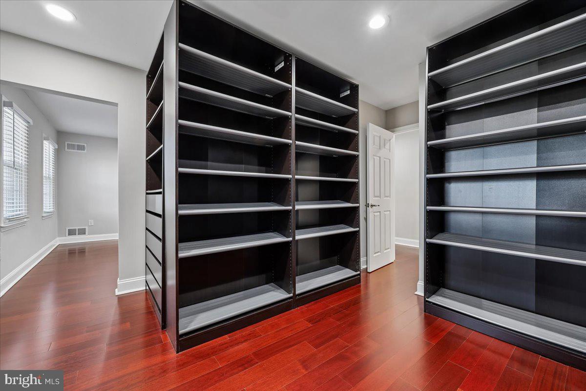 6 CRESTVIEW COURT