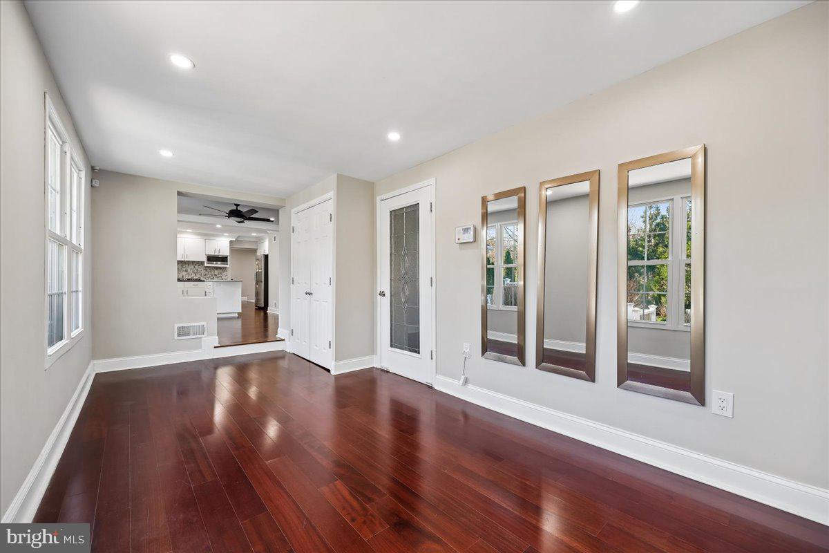 6 CRESTVIEW COURT