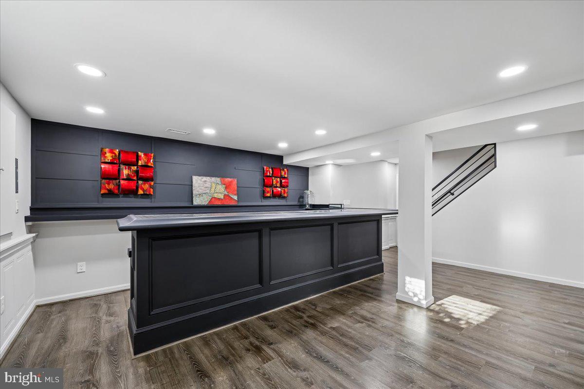 6 CRESTVIEW COURT