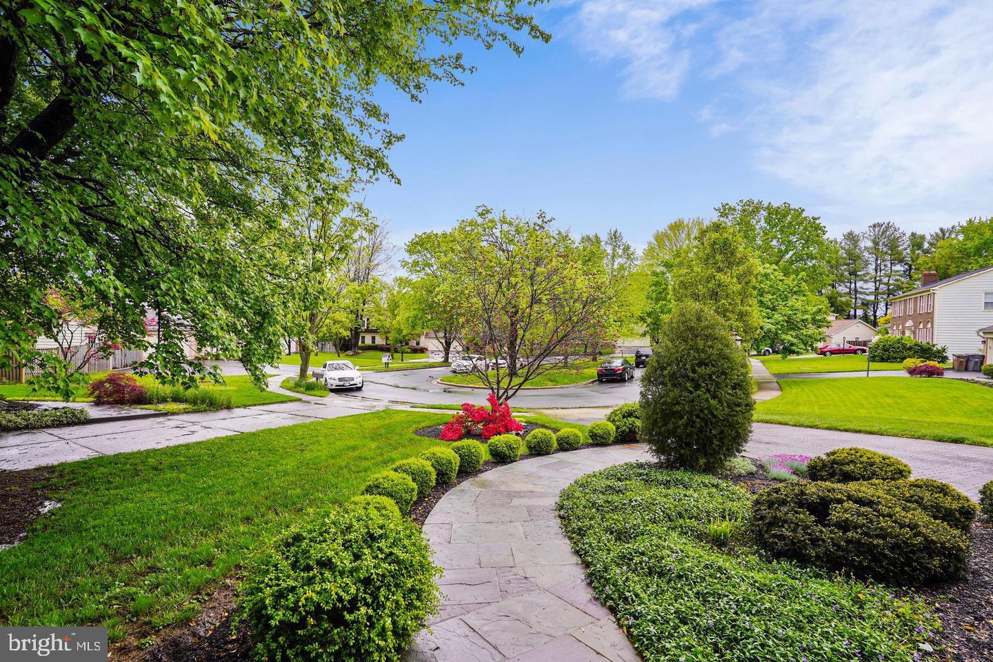 6 CRESTVIEW COURT