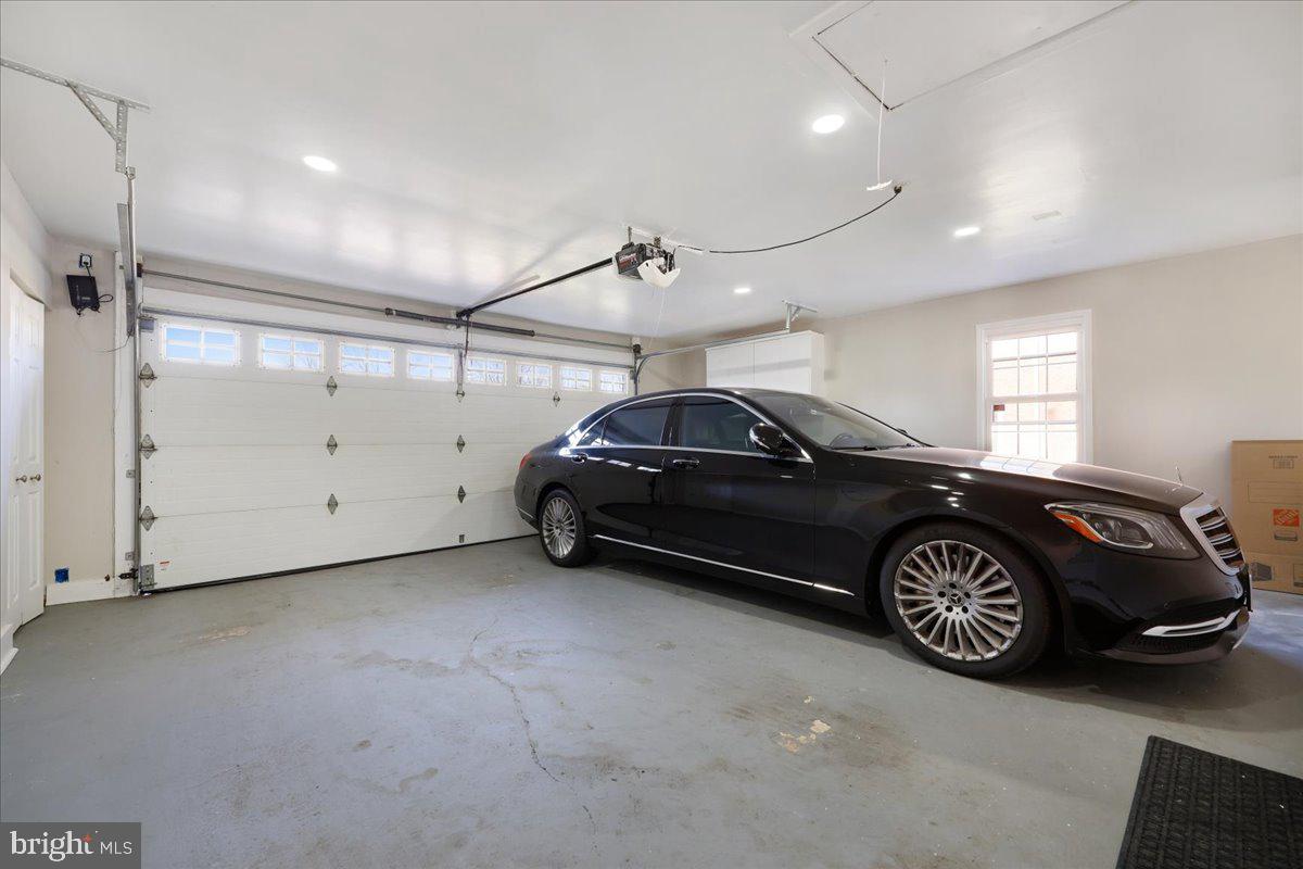 6 CRESTVIEW COURT