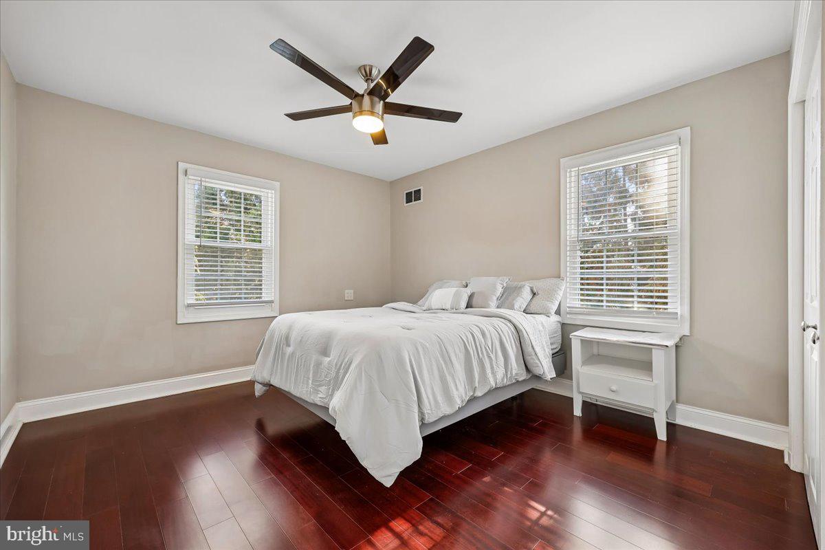 6 CRESTVIEW COURT