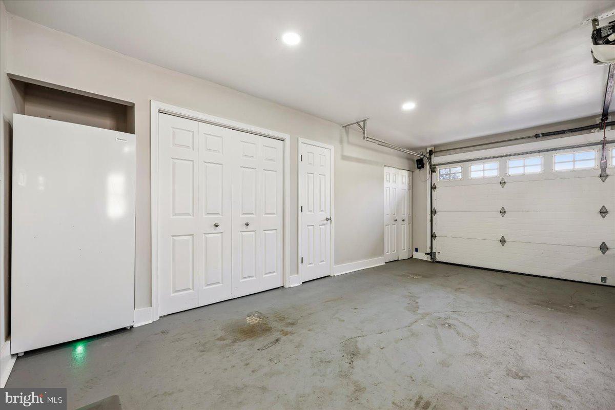 6 CRESTVIEW COURT
