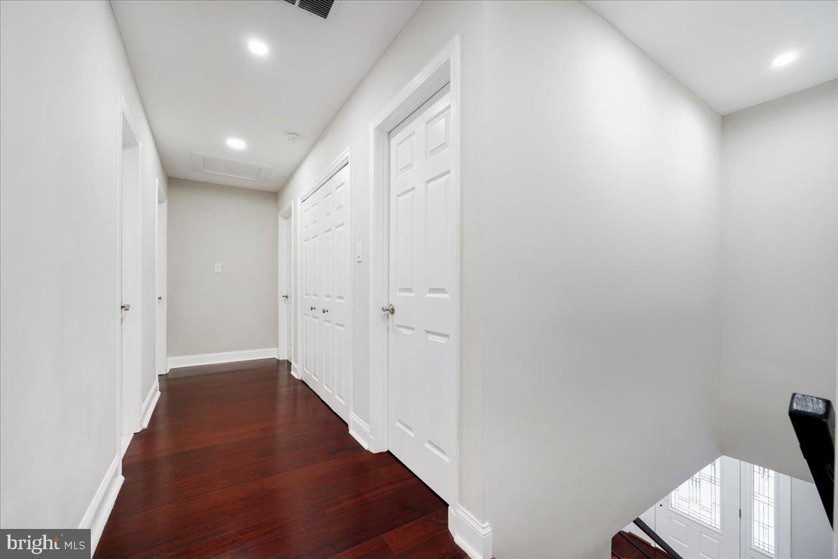 6 CRESTVIEW COURT