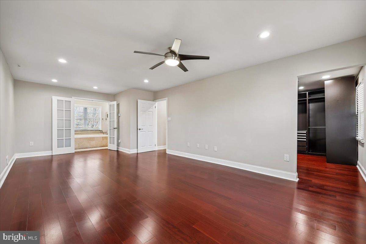 6 CRESTVIEW COURT