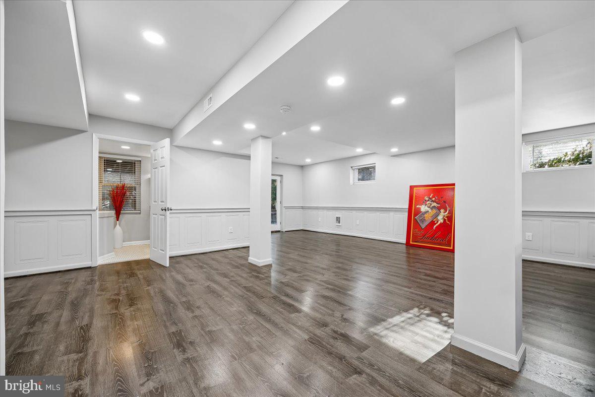 6 CRESTVIEW COURT