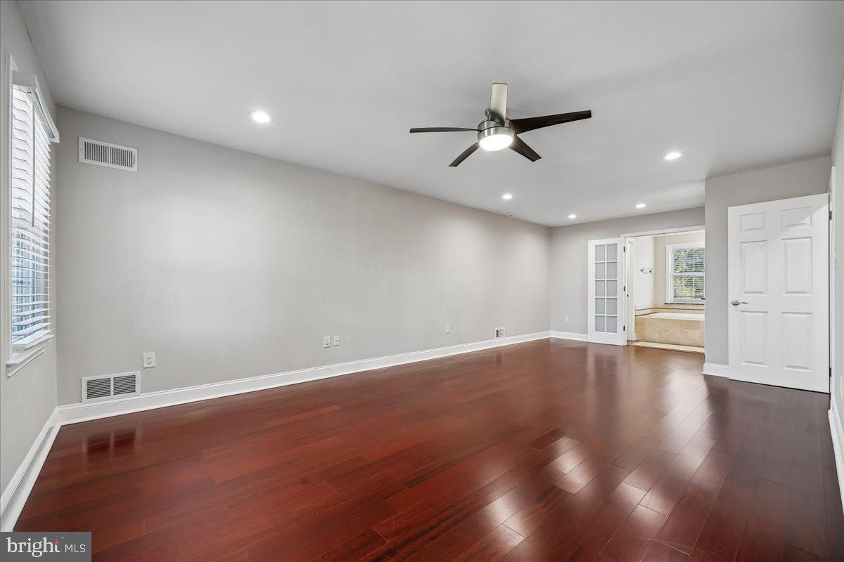 6 CRESTVIEW COURT