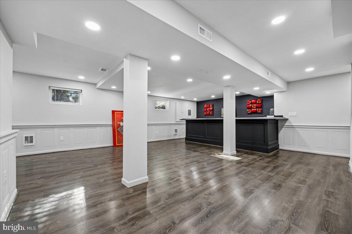 6 CRESTVIEW COURT