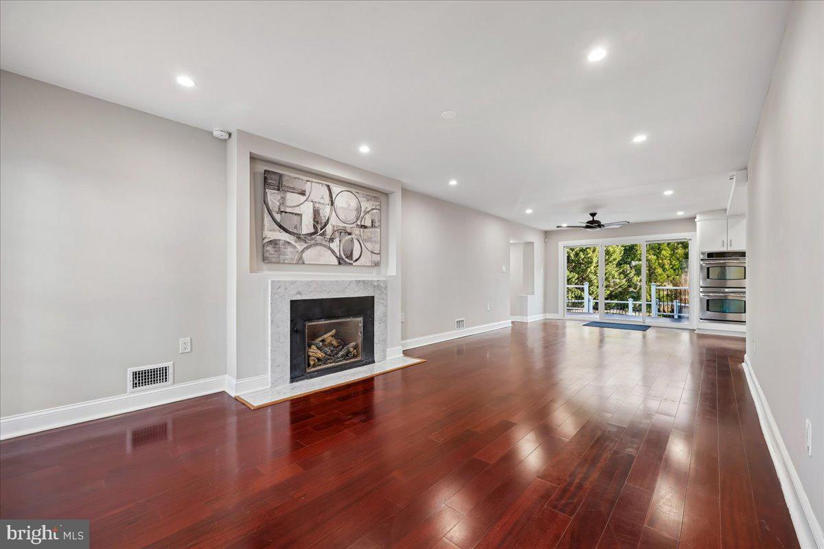 6 CRESTVIEW COURT