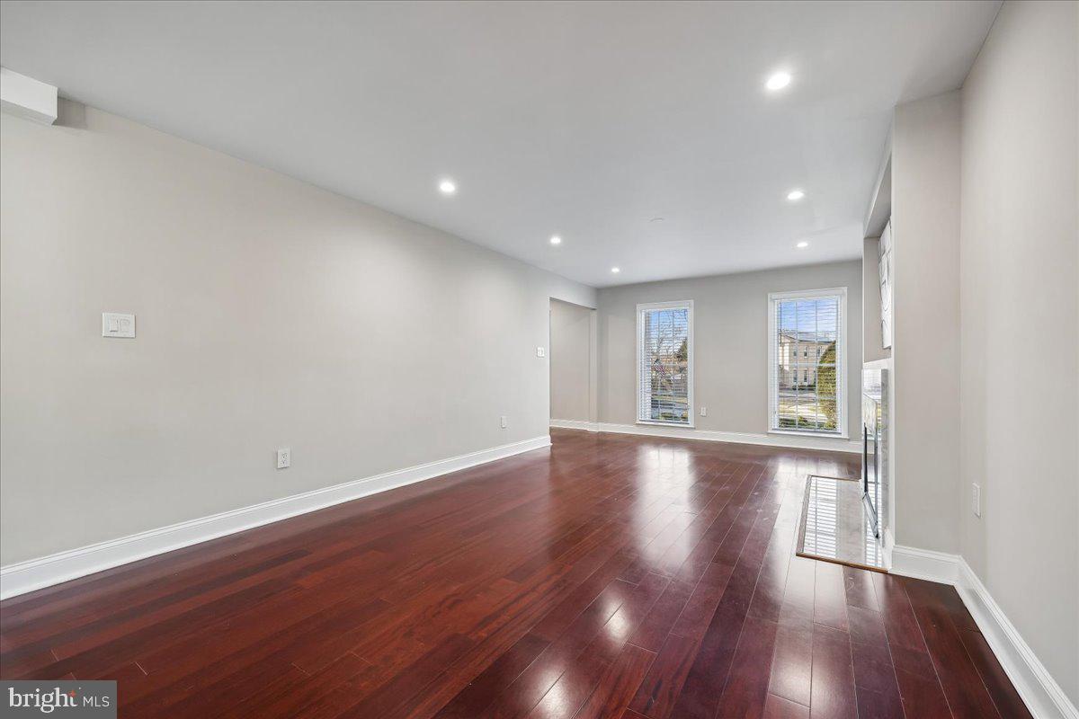 6 CRESTVIEW COURT