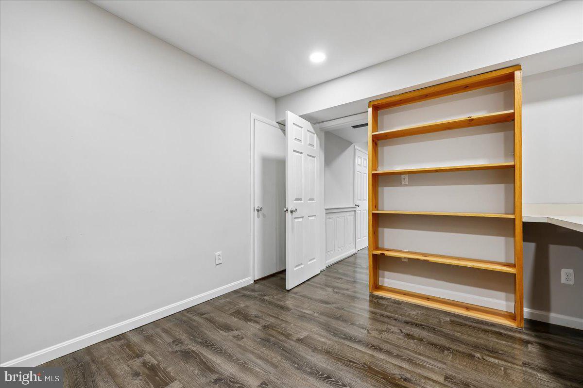 6 CRESTVIEW COURT