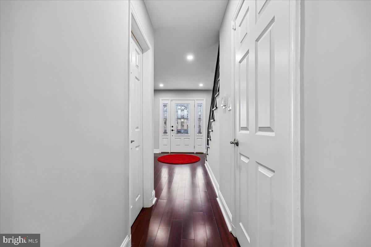 6 CRESTVIEW COURT