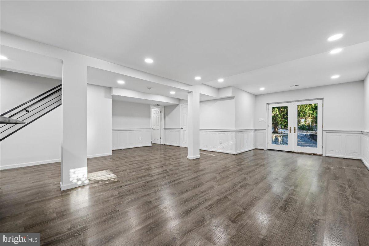 6 CRESTVIEW COURT